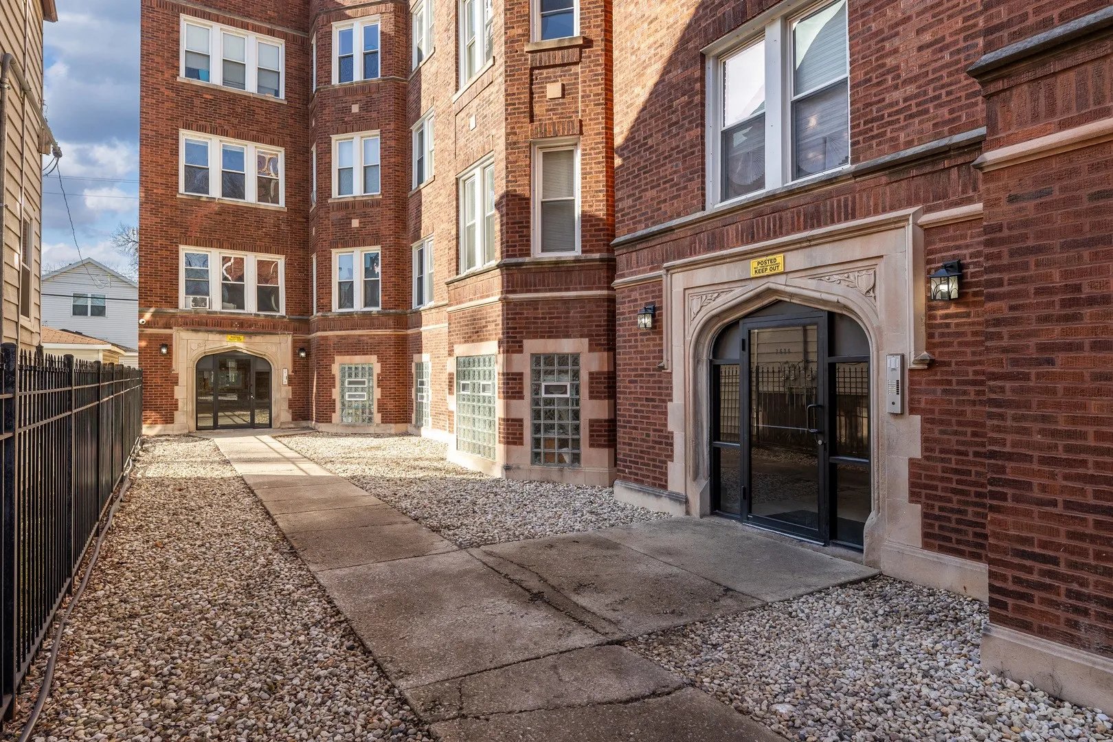 Chicago Apartment: 7626 S Drexel Ave