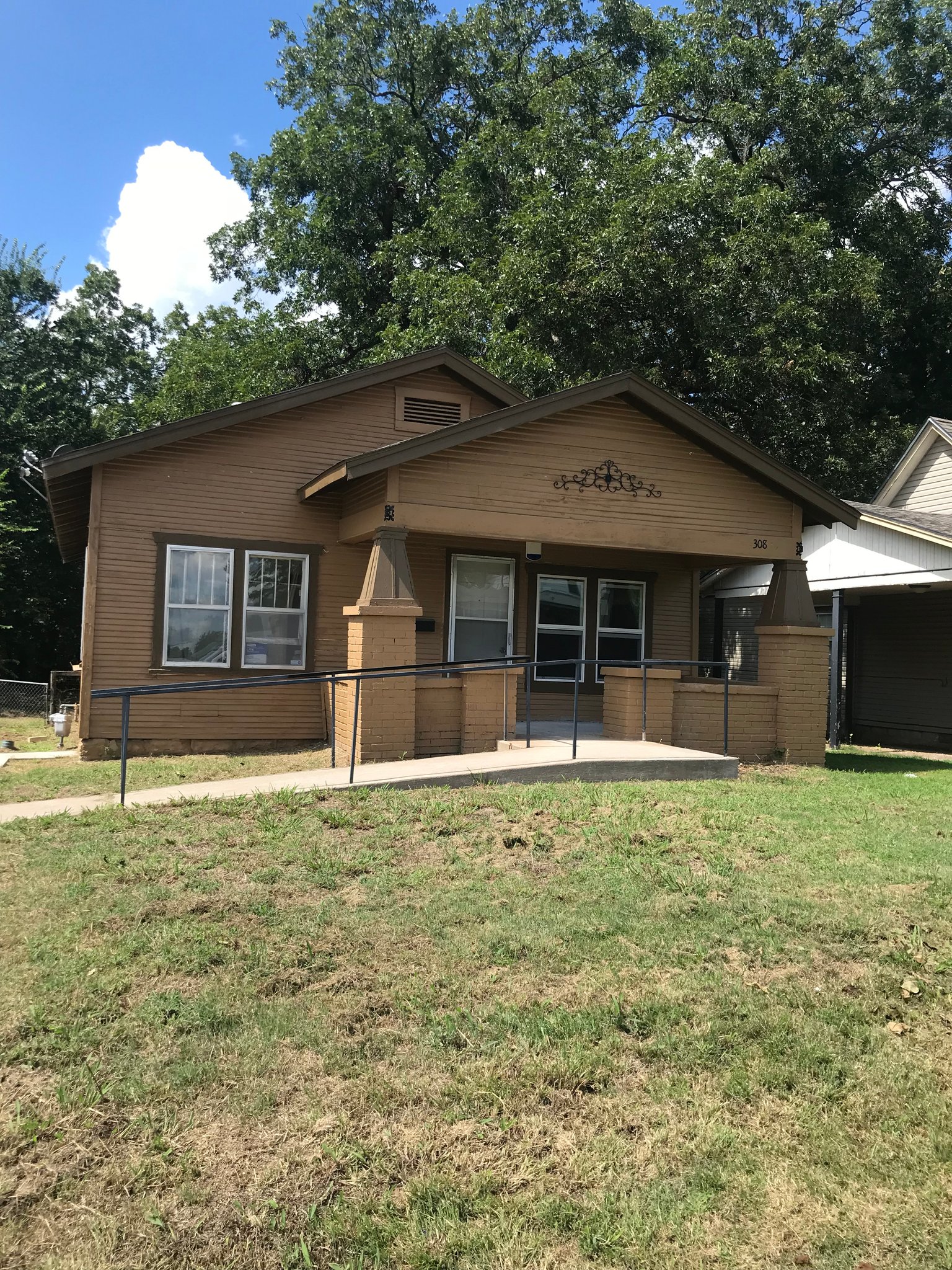 Shawnee House: 308 N MCKINLEY AVE
