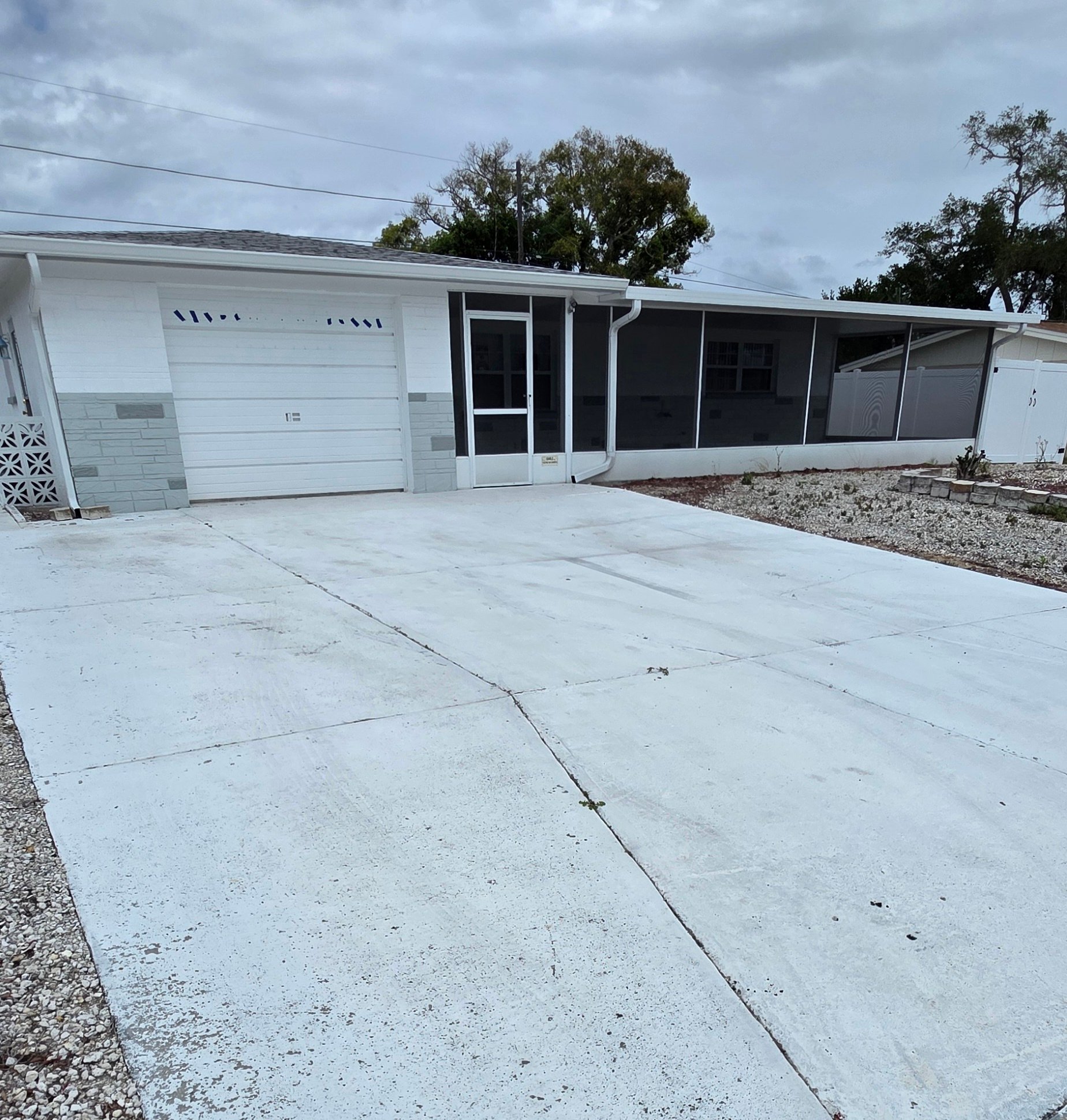 Holiday House: 5005 Genesis Ave