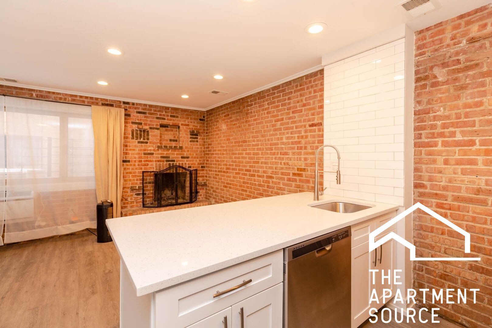 Chicago Condo: 663 W Grace