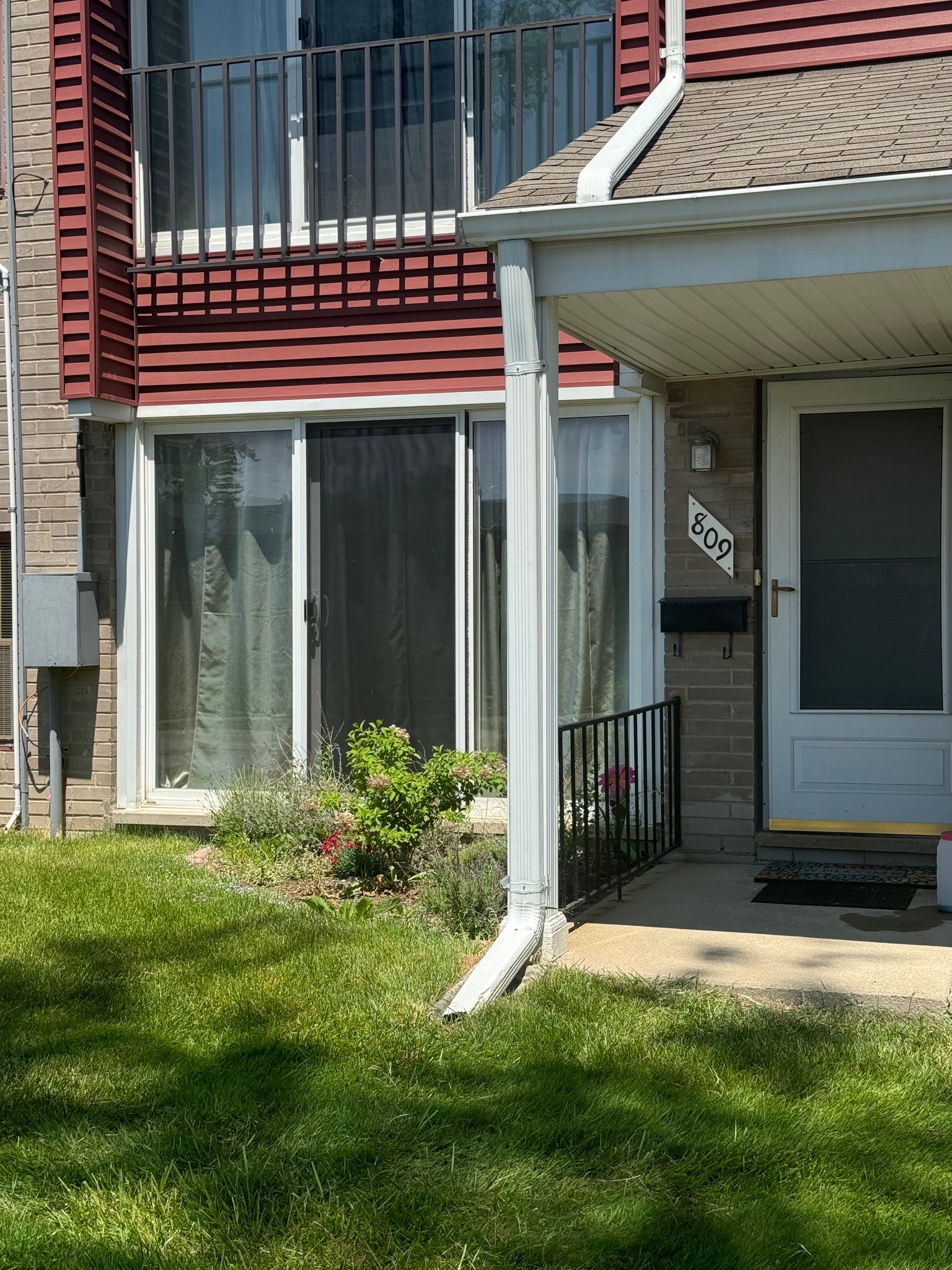 Saint Clair Shores Condo: 809 Sunset Ln