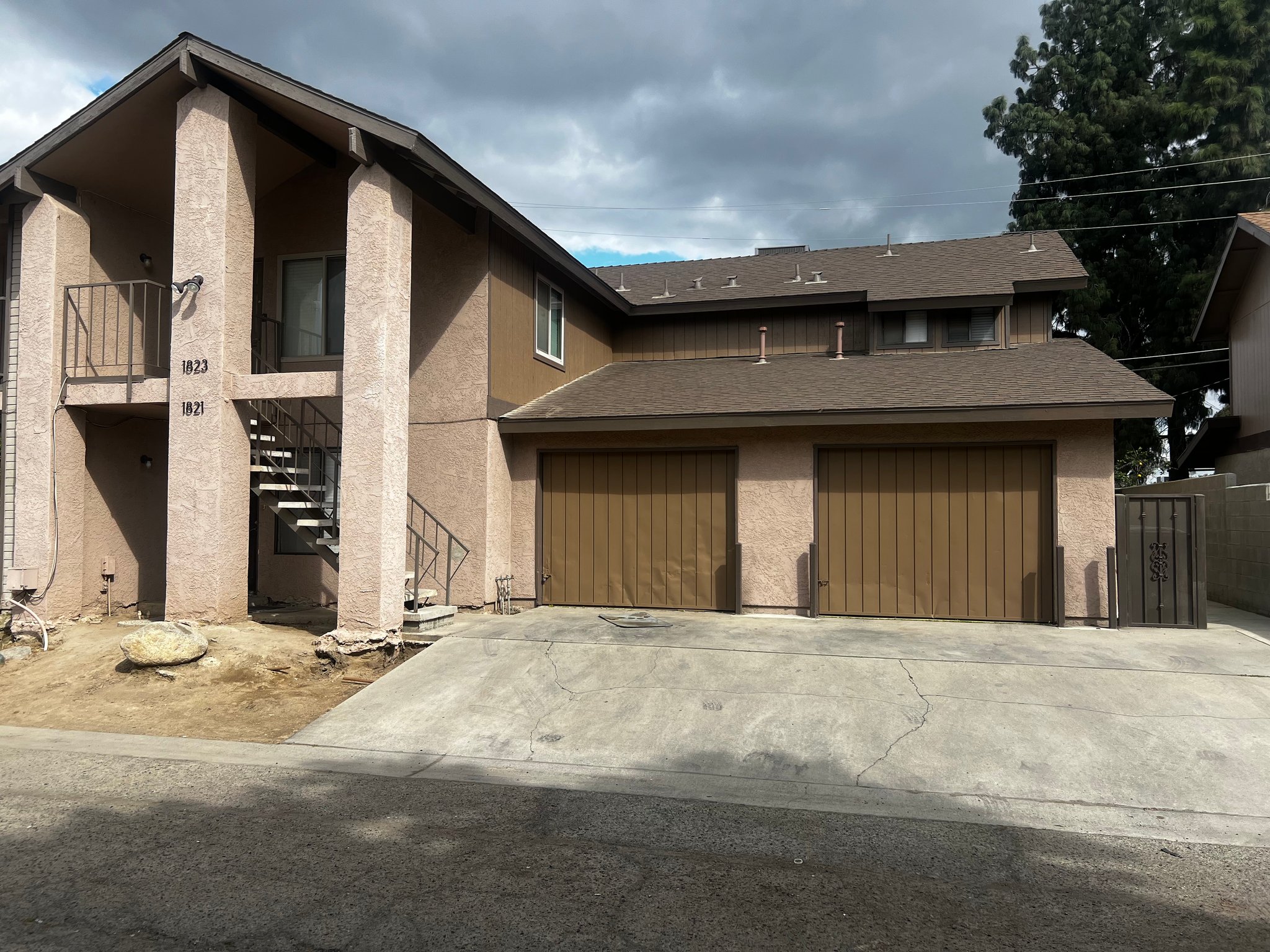 Visalia Condo: 1823 W Whitendale Ave