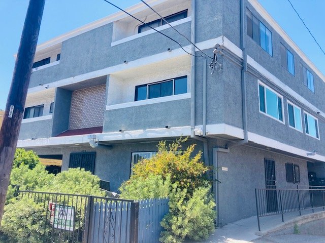 Los Angeles Apartment: 829 North Bunker Hill Ave