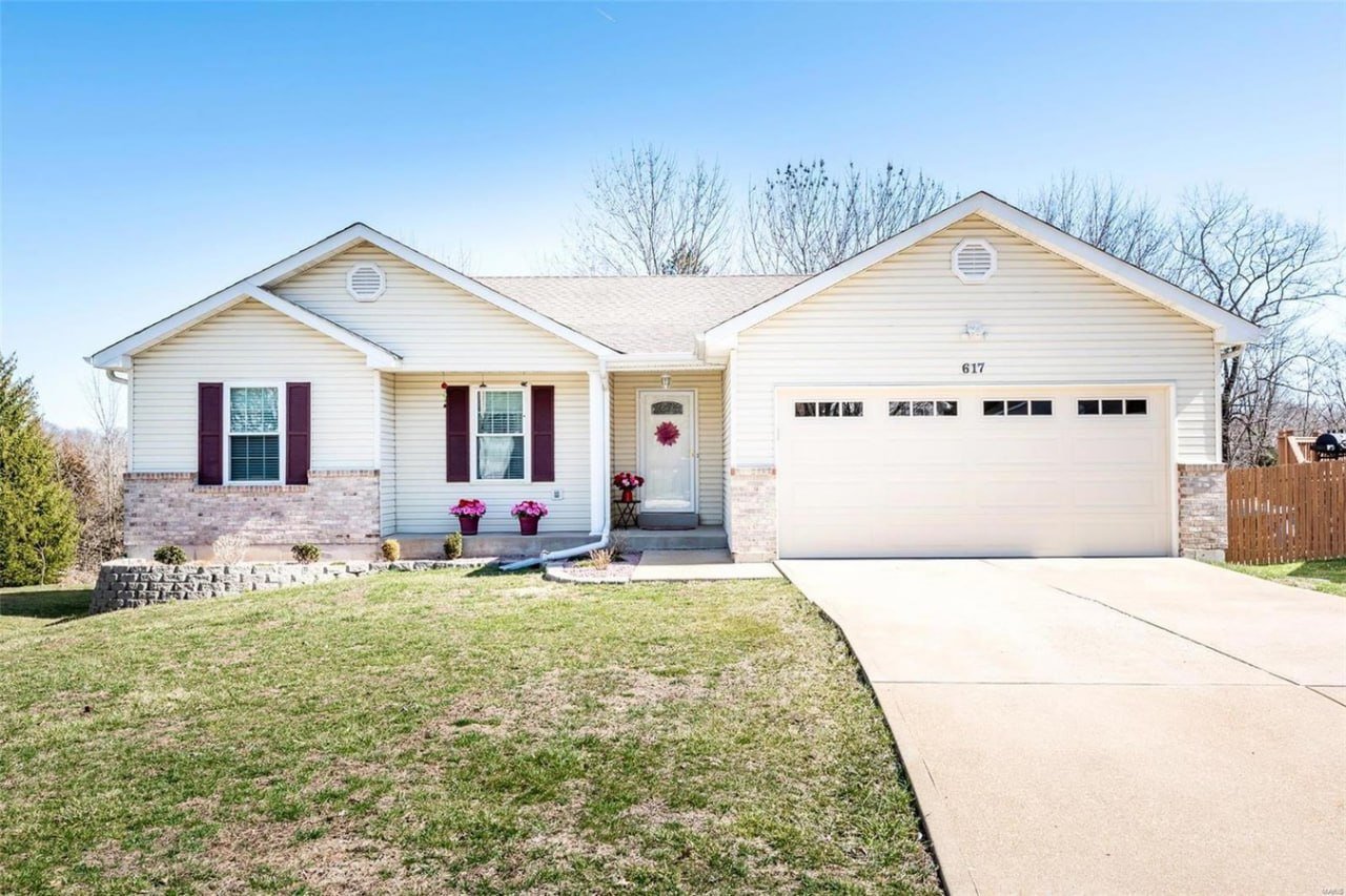 Fenton House: 617 Silver Maple Dr