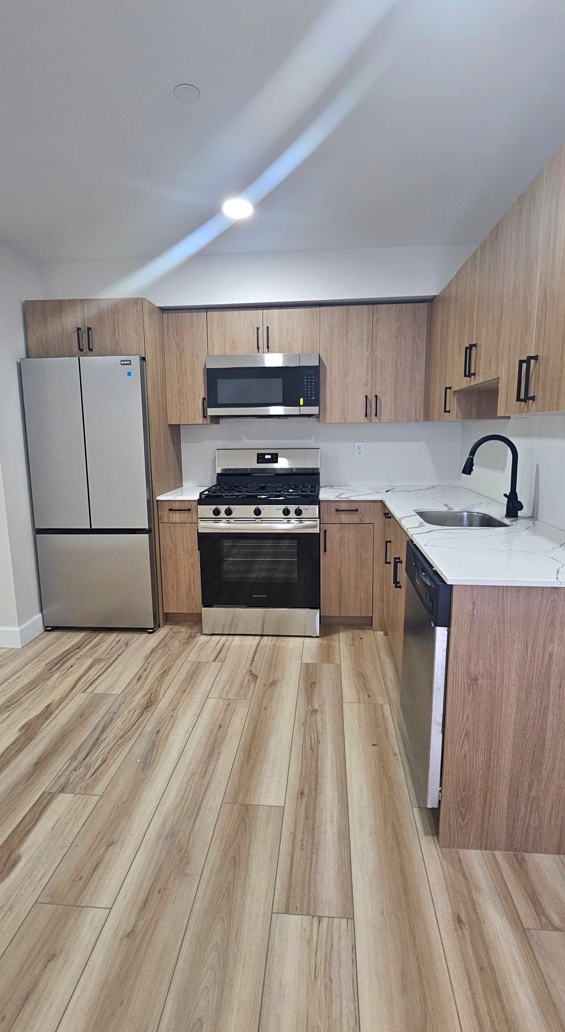 New Haven Apartment: 42 Warner St