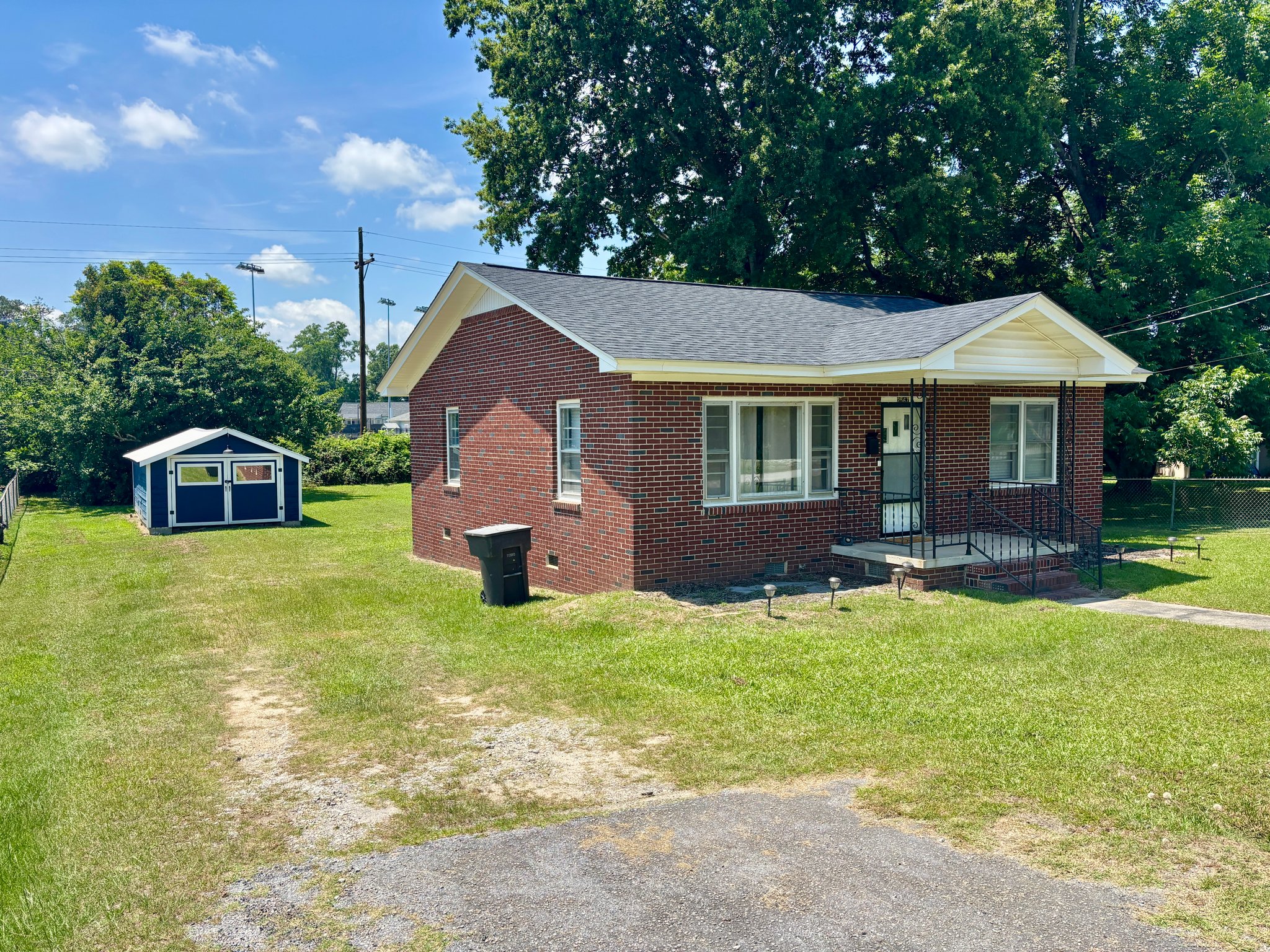 Newberry House: 2567 Henry Avenue