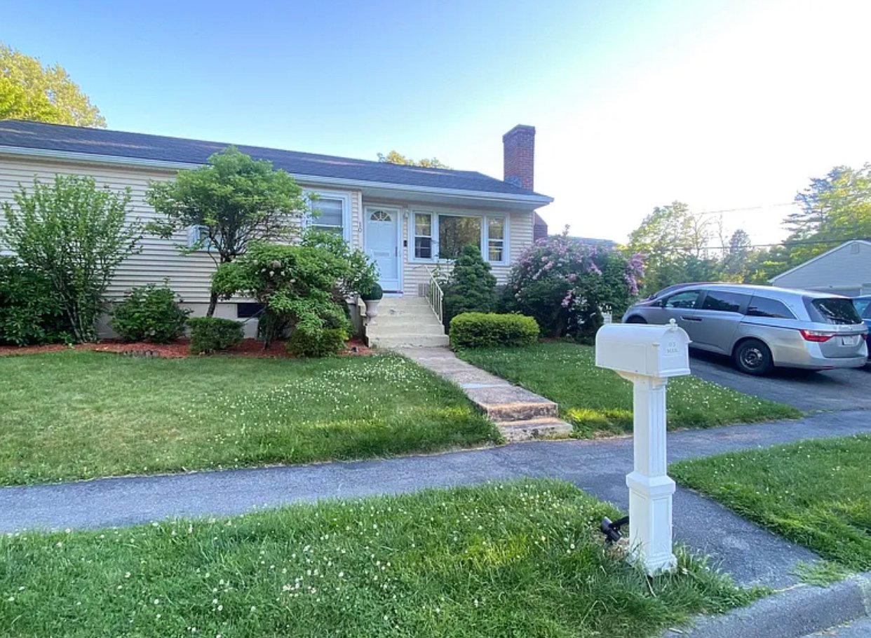 worcester House: 10 Pine Tree Ln, Worcester, MA 01609
