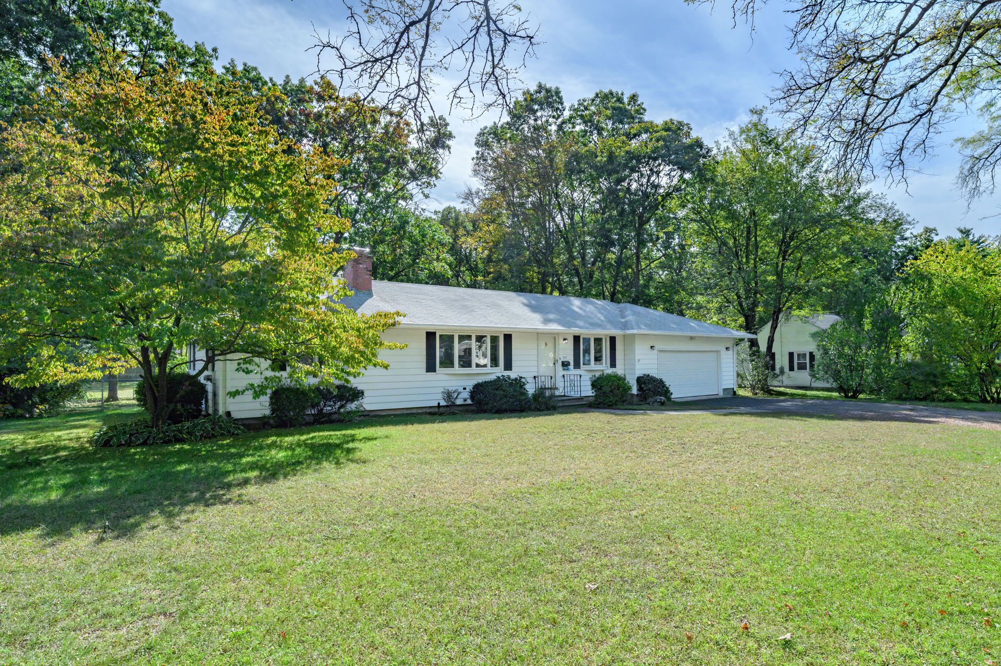 Longmeadow House: 557 Maple Rd
