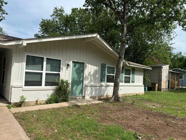 Austin House: 6005 S 1st St