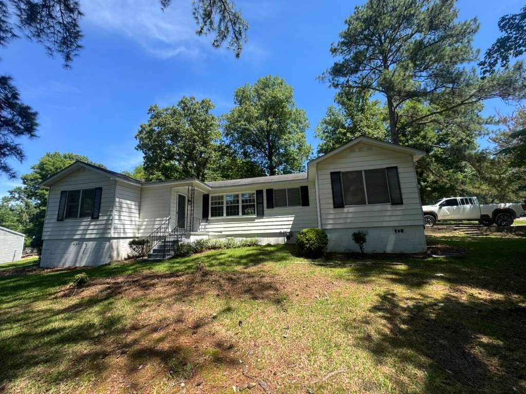 Center Point House: 332 23rd Ave NE