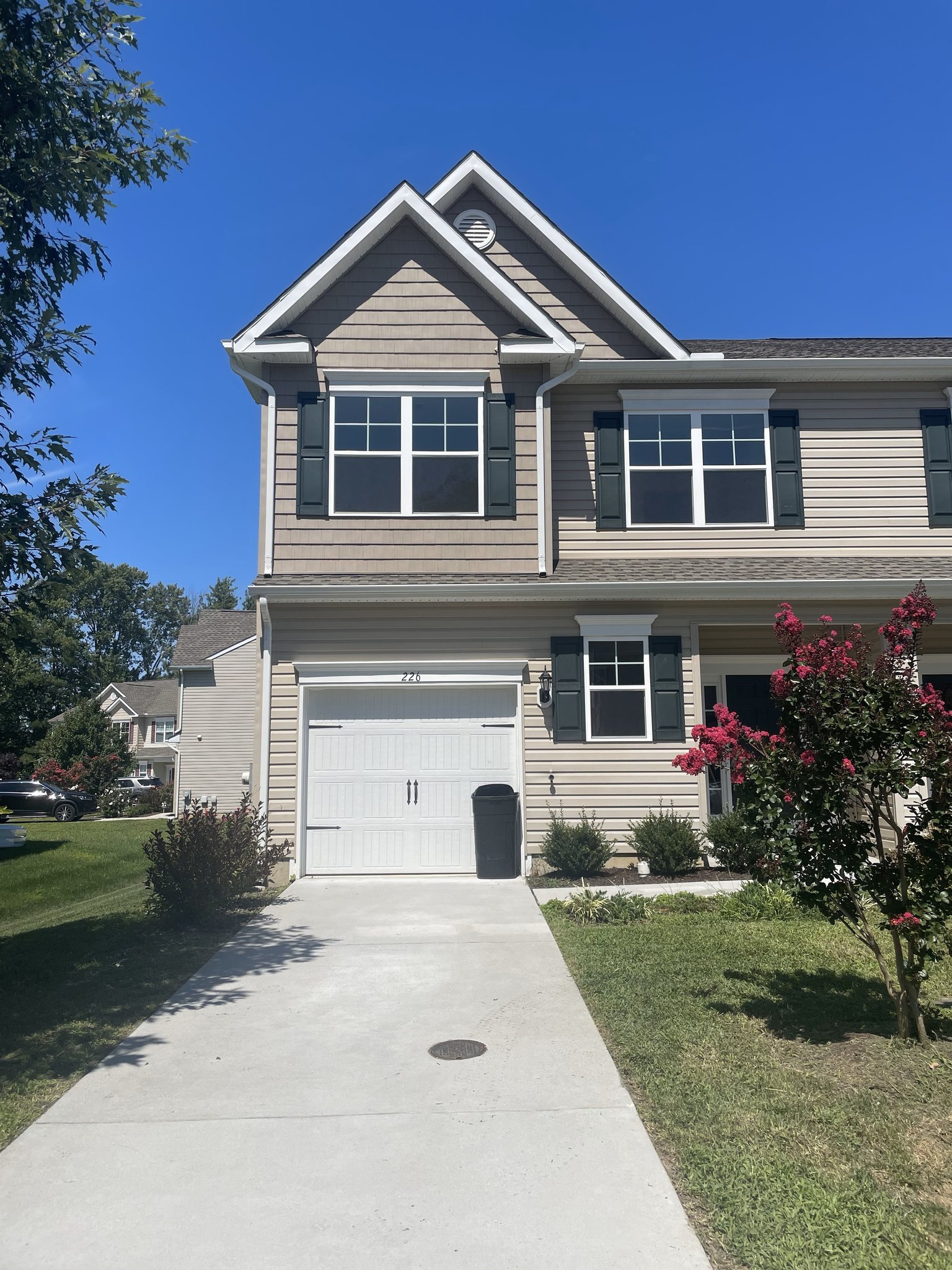 Queenstown Townhome: 215 Thompson Ave