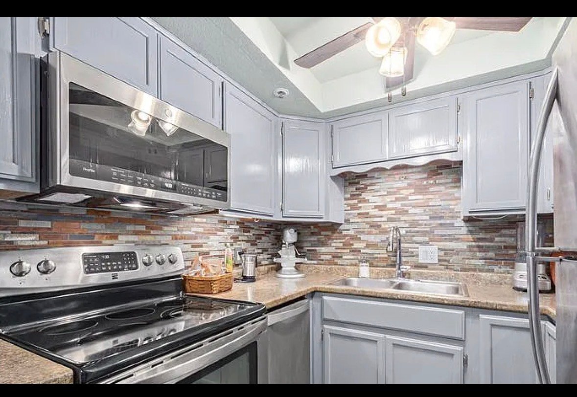 PHOENIX Condo: 17 e ruth ave