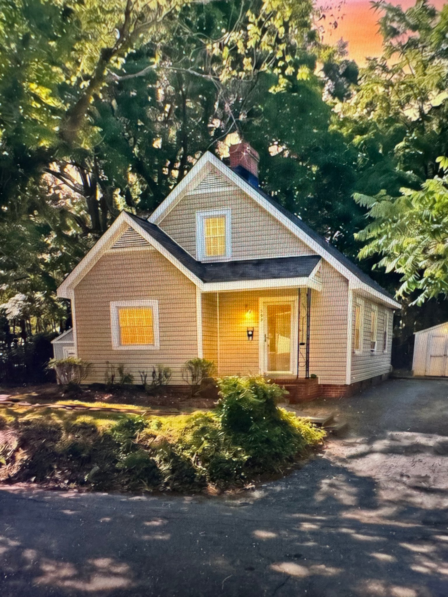 Chapel Hill House: 107 Carr St