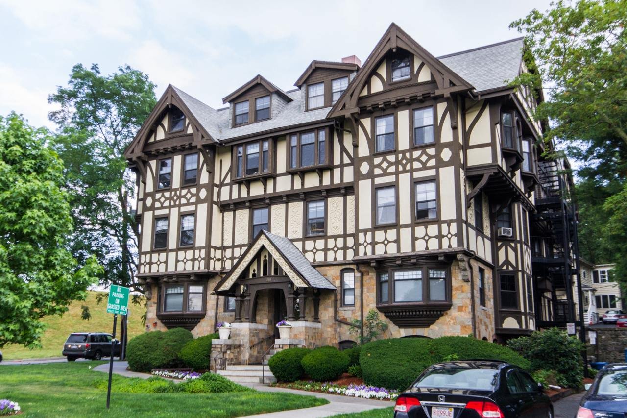 chestnut hill Apartment: 219 commonwealth ave