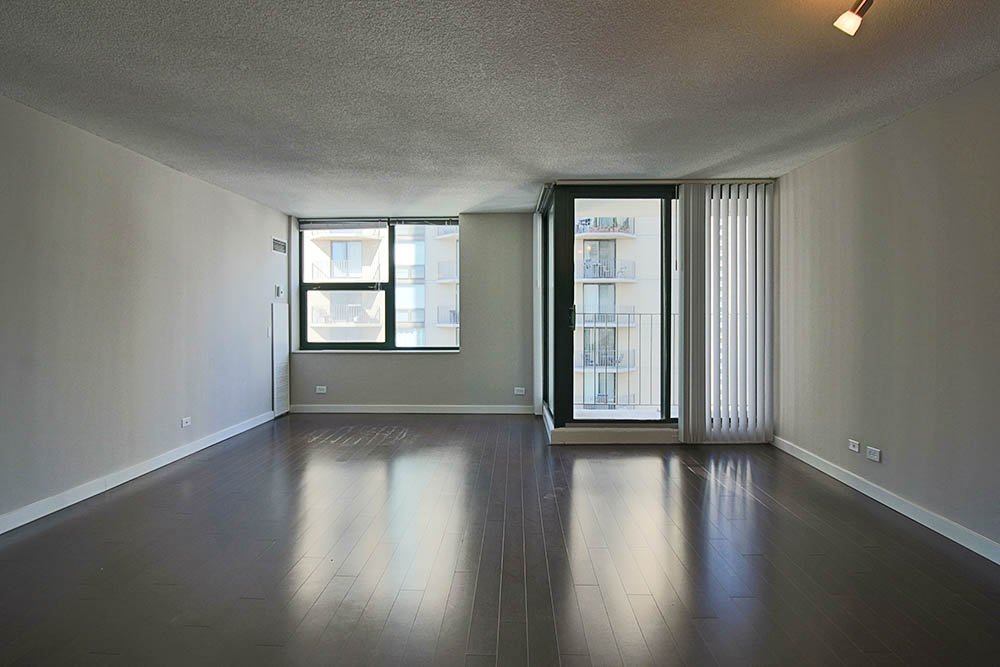Chicago Condo: 72 W Huron St