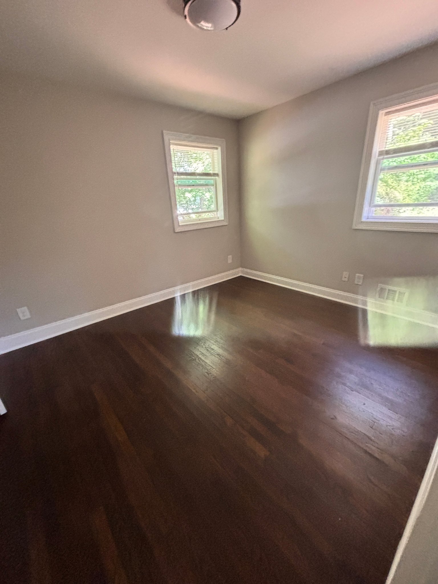 Jonesboro House: 976 5th Avenue
