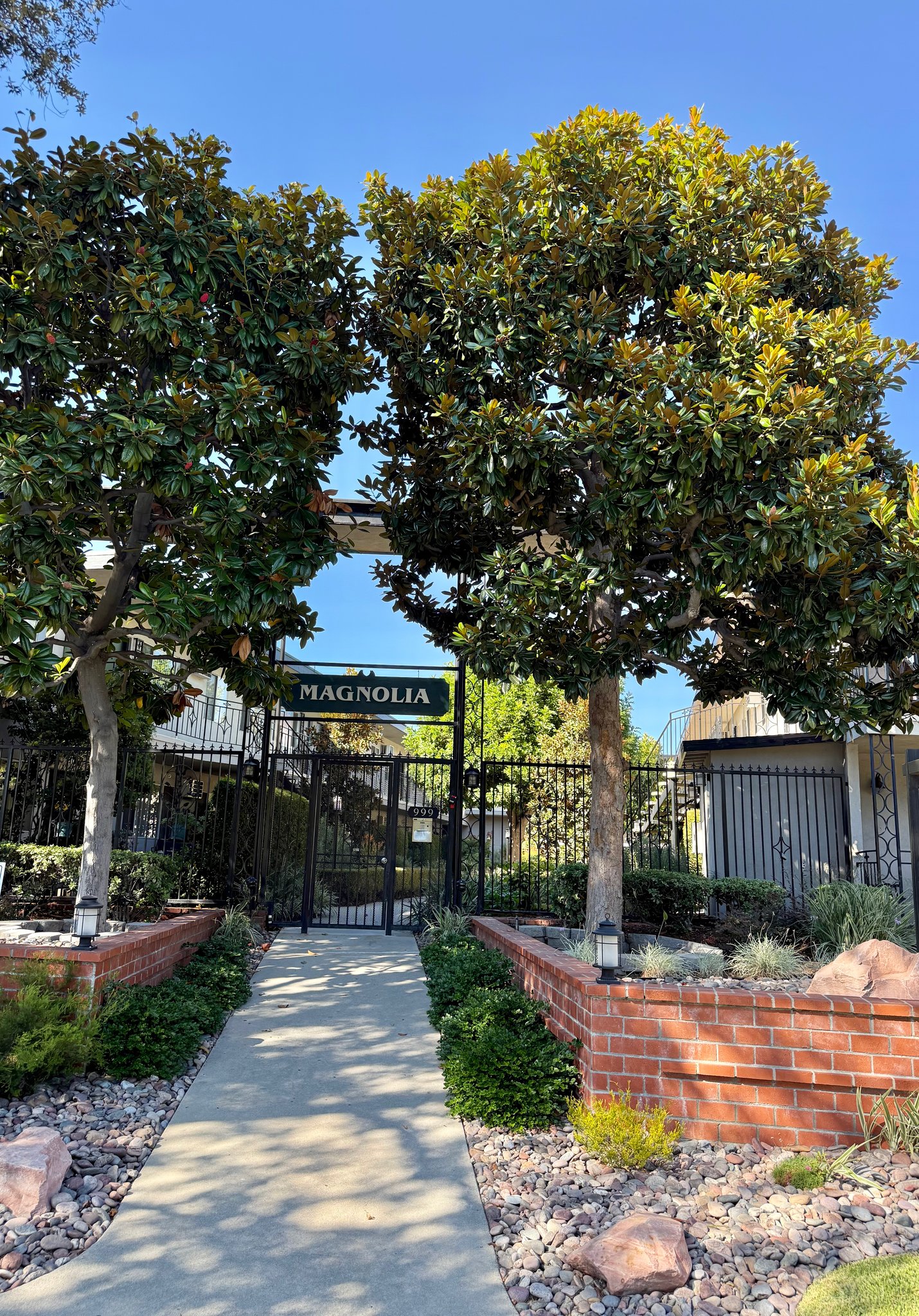 Pasadena Apartment: 999 Locust St
