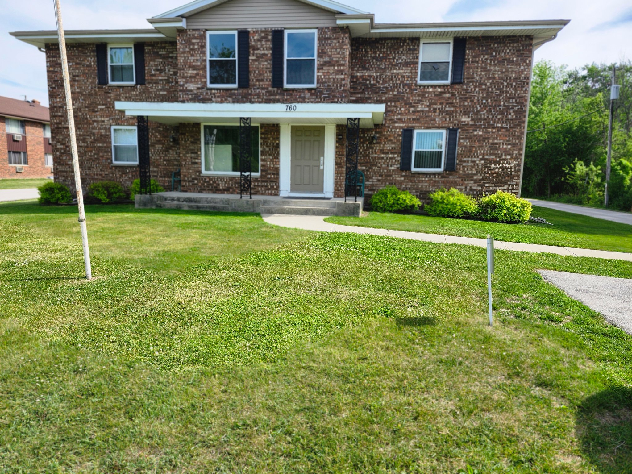 Pewaukee Apartment: 760 W Wisconsin