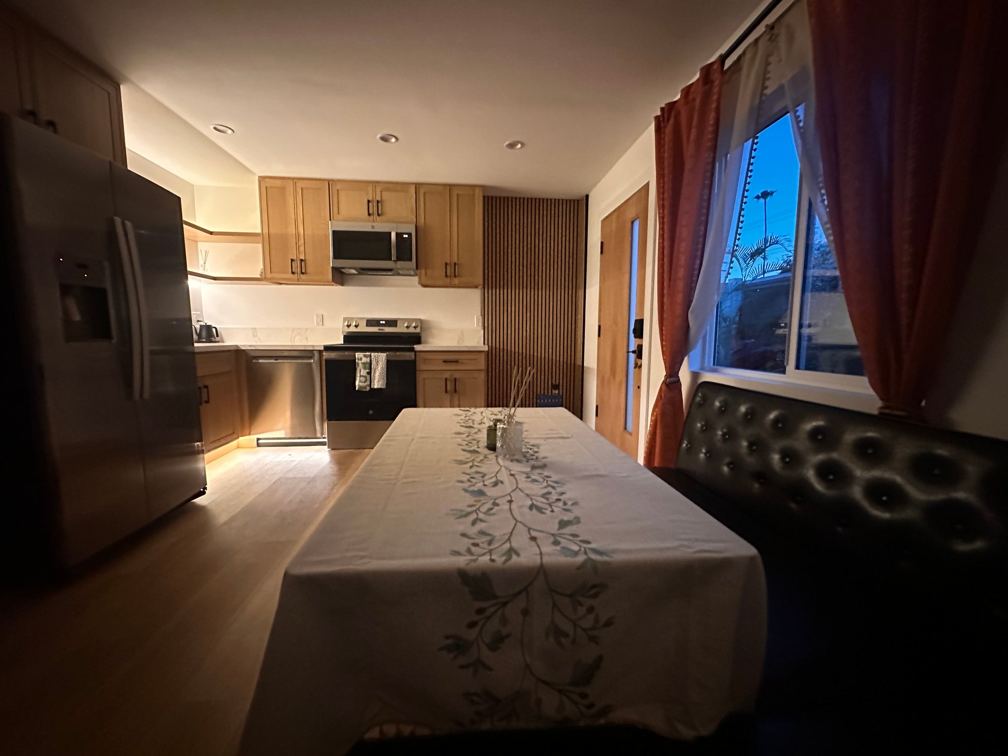 Canoga Park House: 21054 Runnymede St