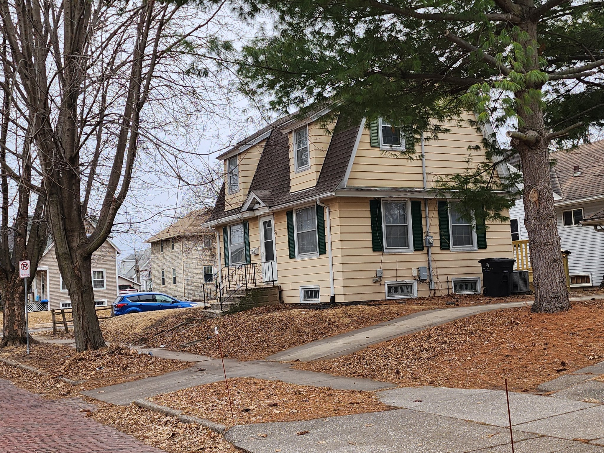 Rock Island House: 3233 17th Ave