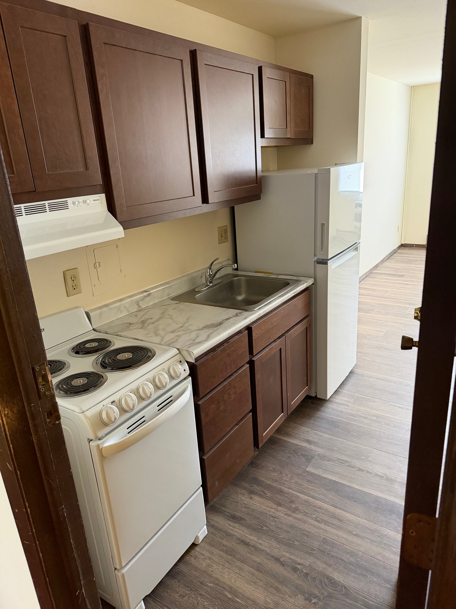 Madison Apartment: 437 W MAIN ST