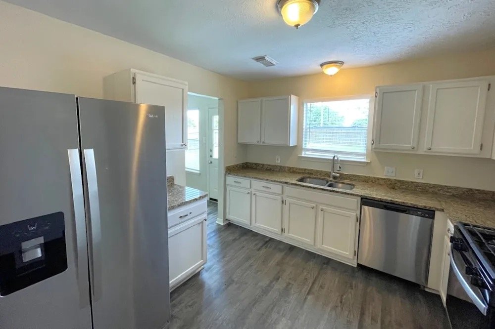 Houston House: 7137 Cheshire park rd
