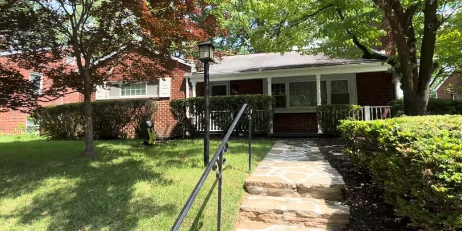 Silver Spring House: 911 Buckingham Drive