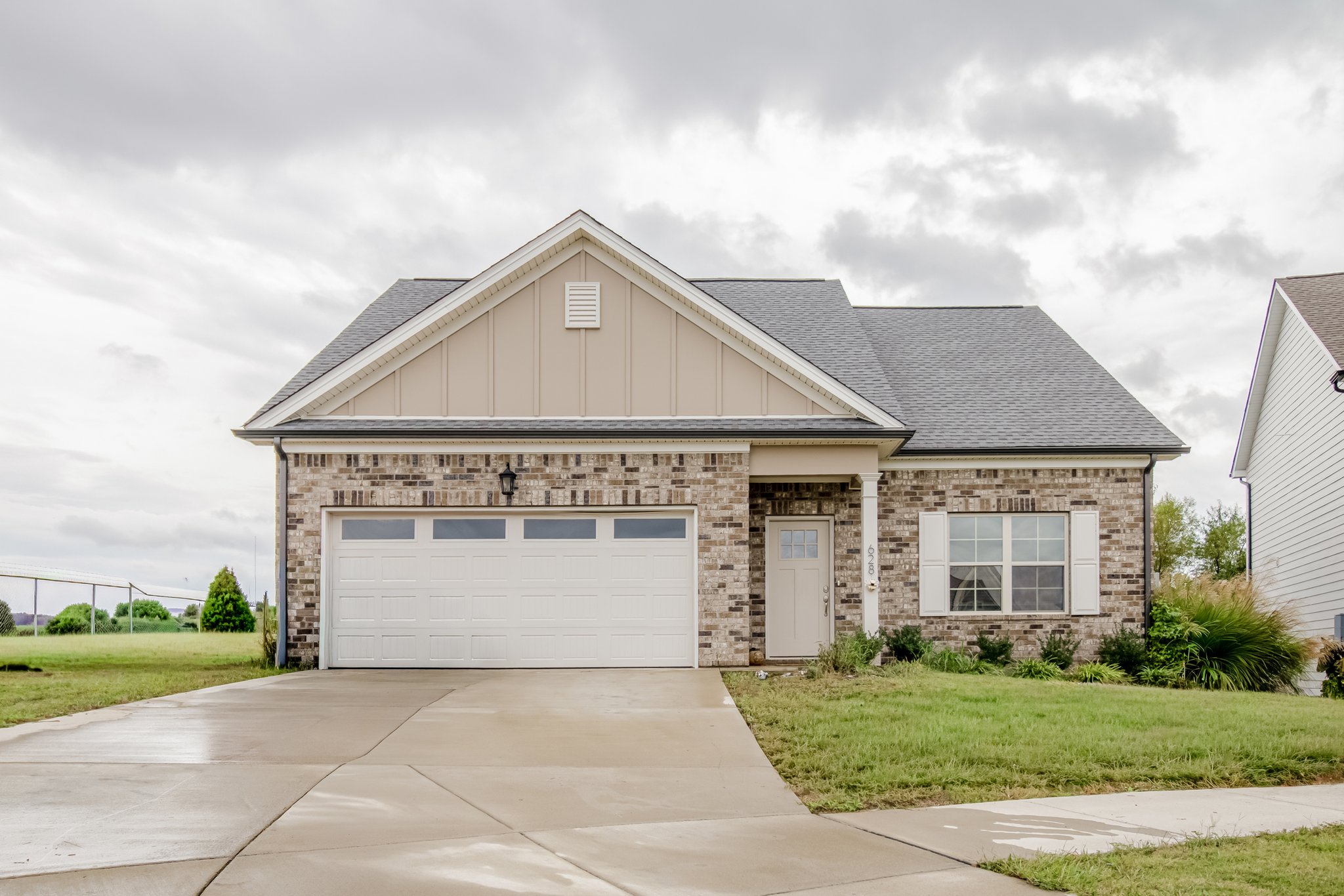 Lebanon House: 628 Bella Court
