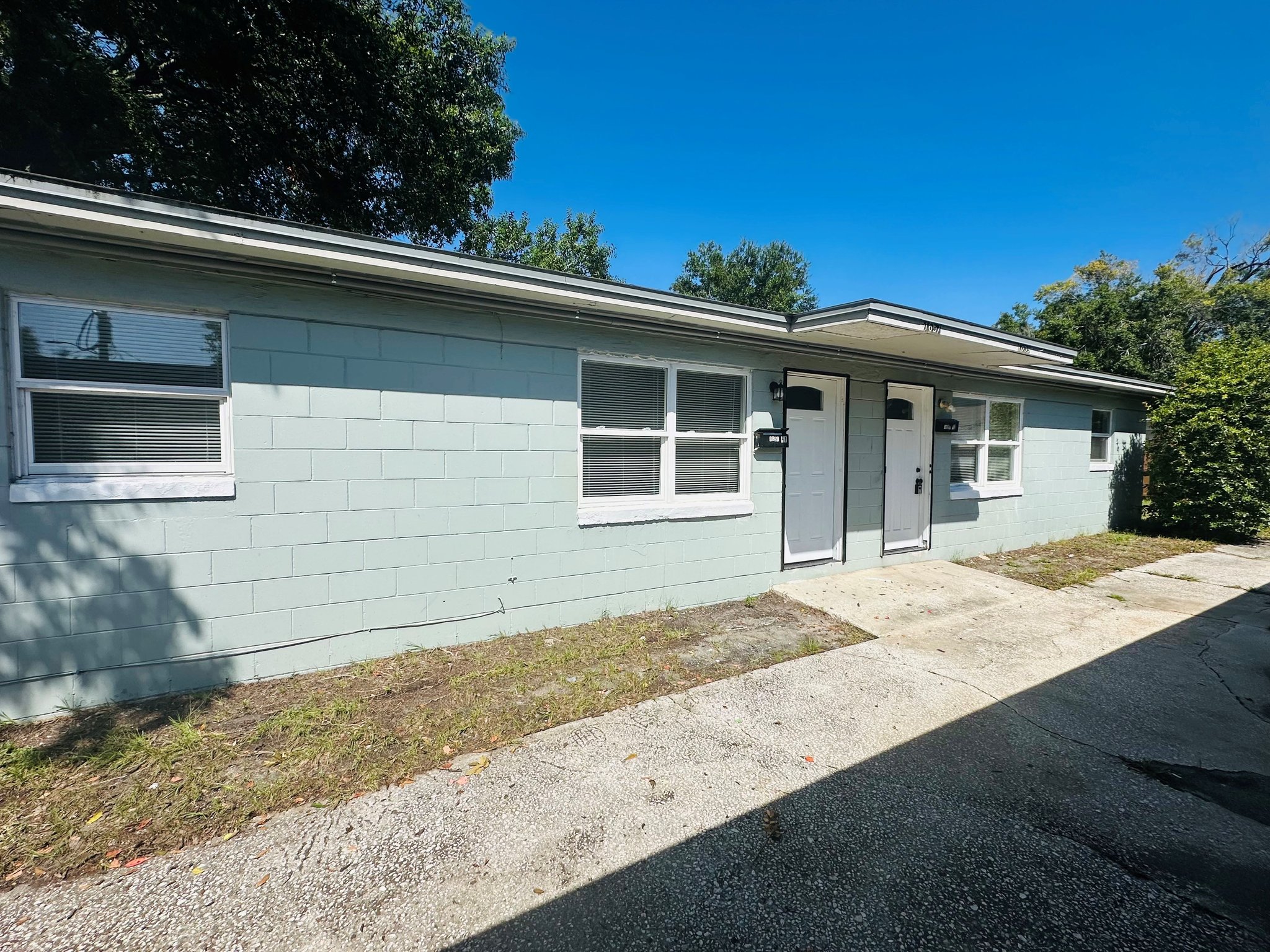 Jacksonville House: 1657 Union St W