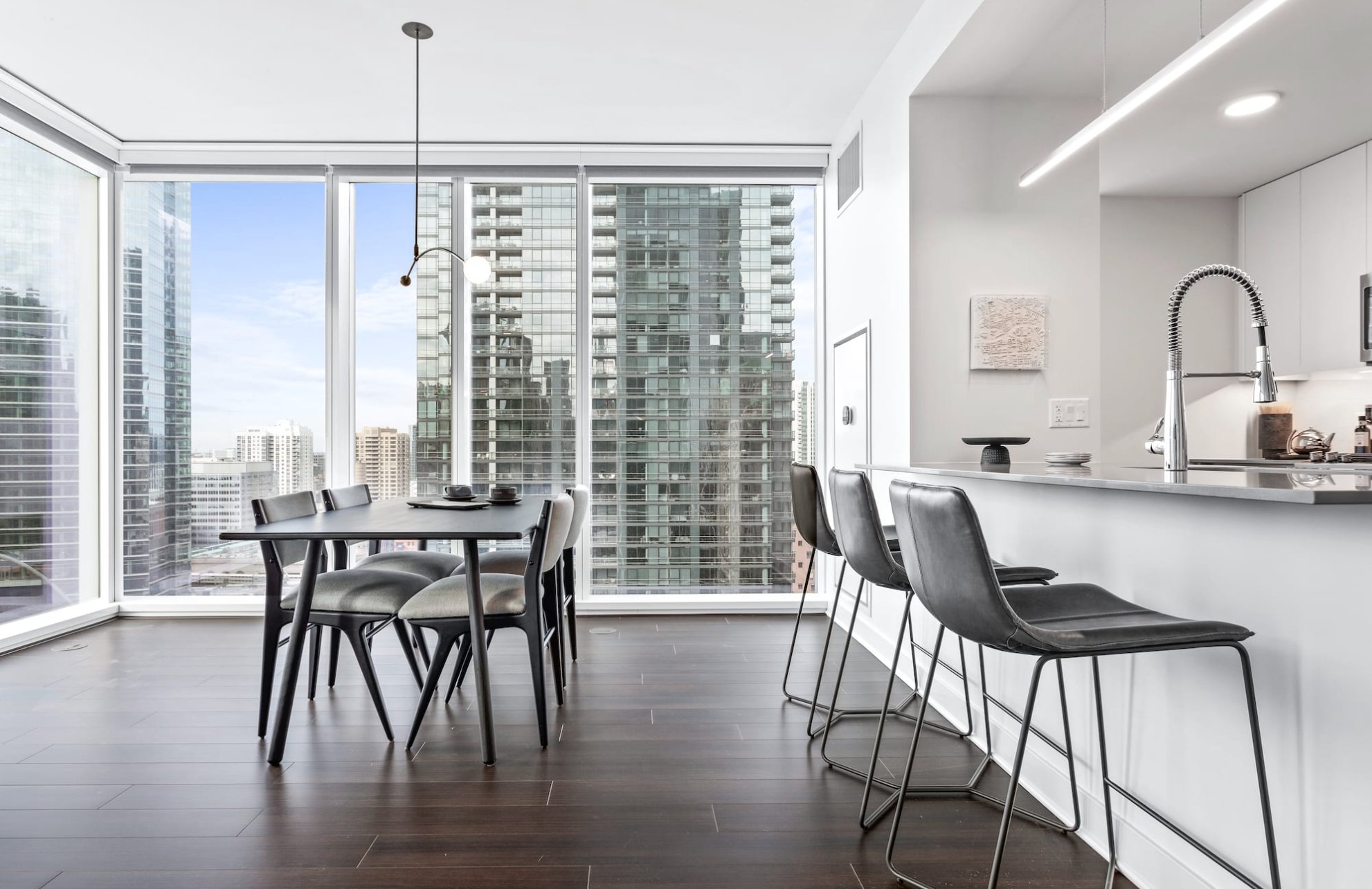 Chicago Condo: 100 W Wolf Point Plaza