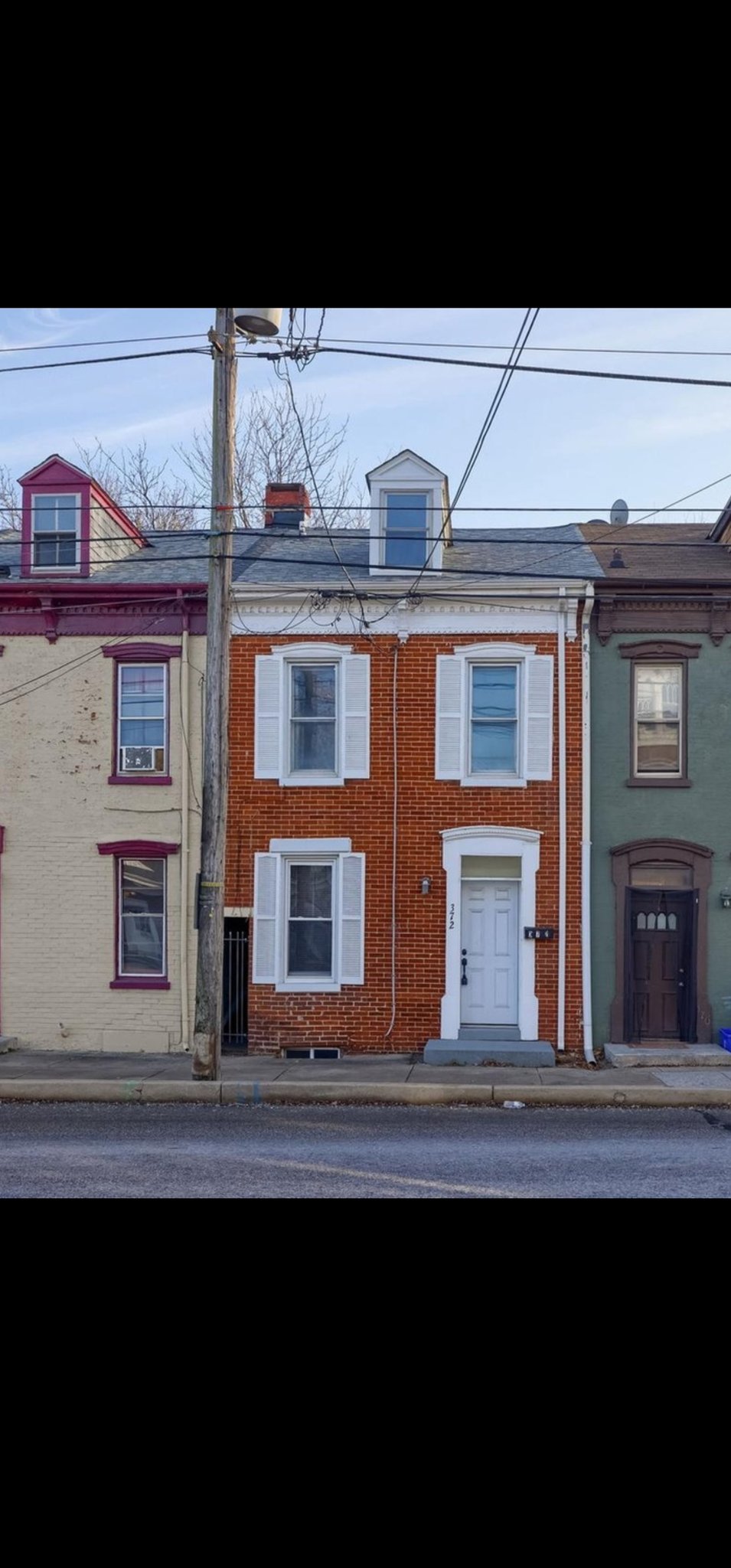 York Townhome: 372 E Phila St