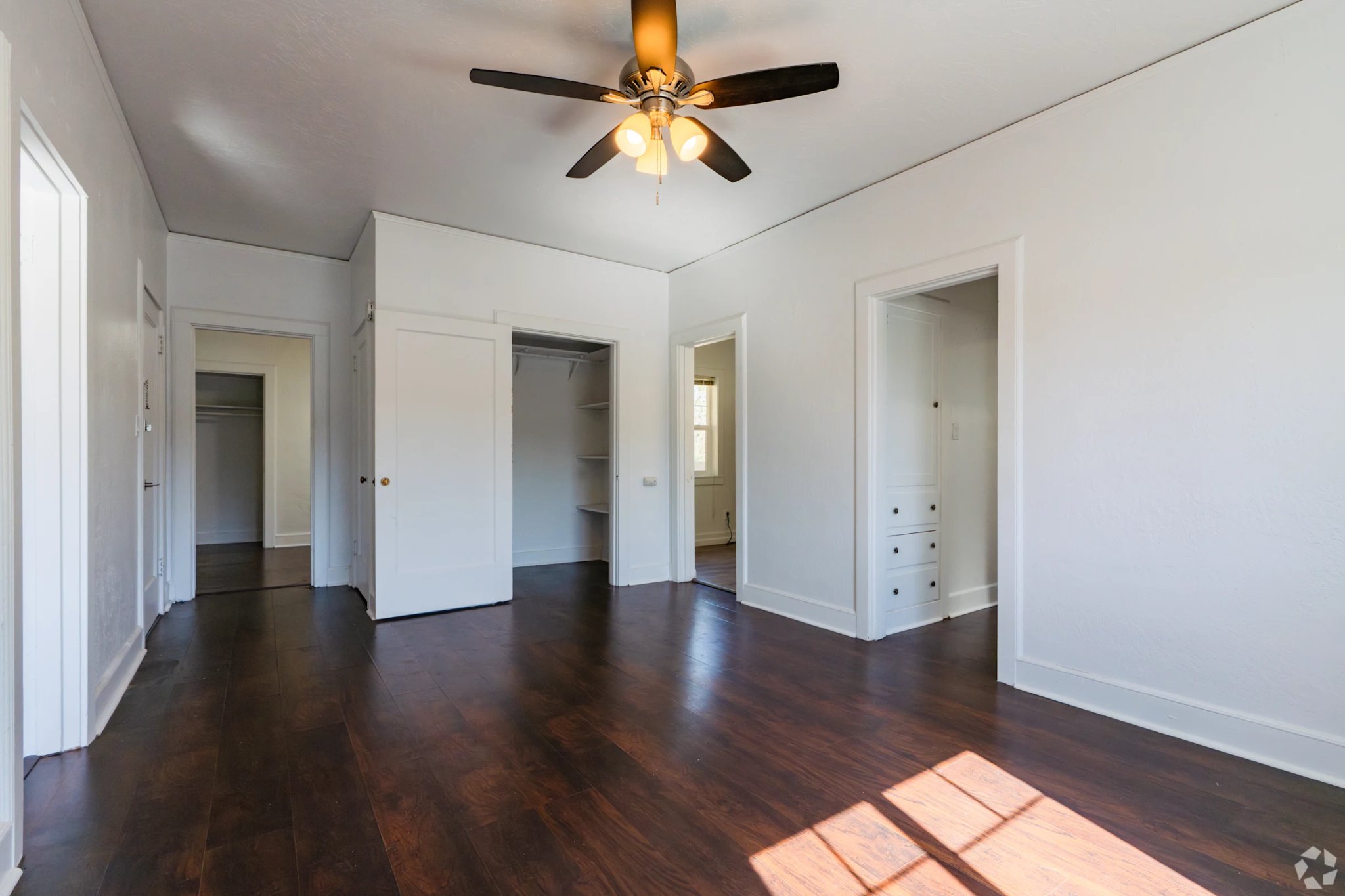 Auburn Single Room: 127-135 Almond St