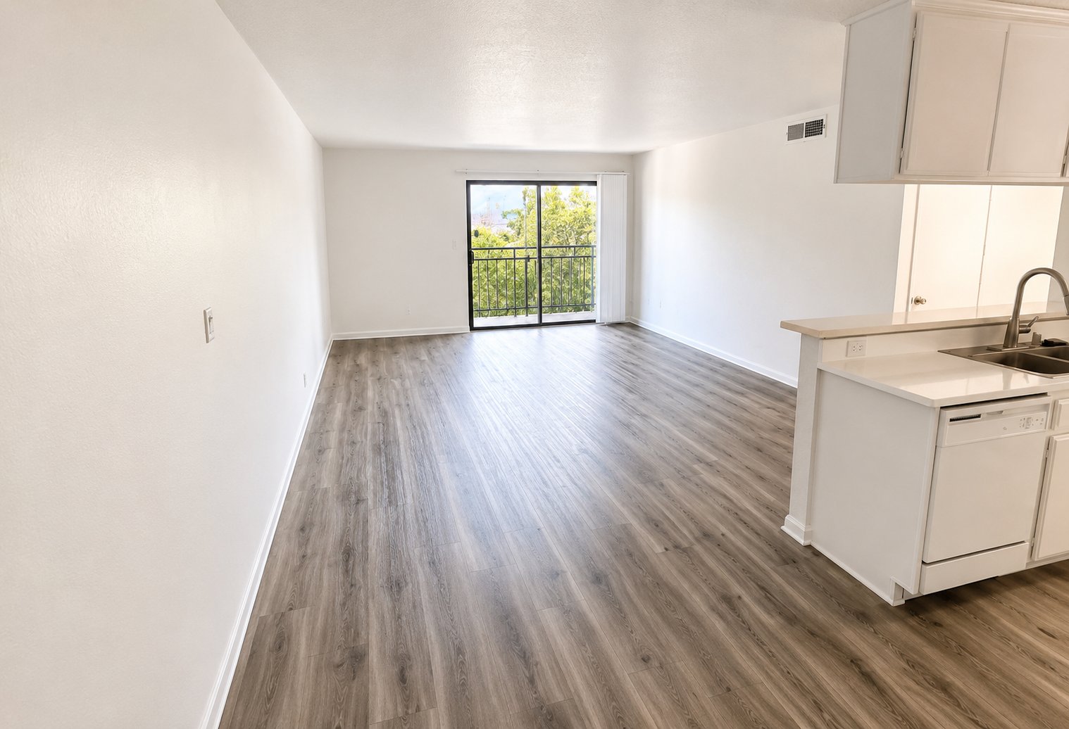 Van Nuys Apartment: 7040 Haskell