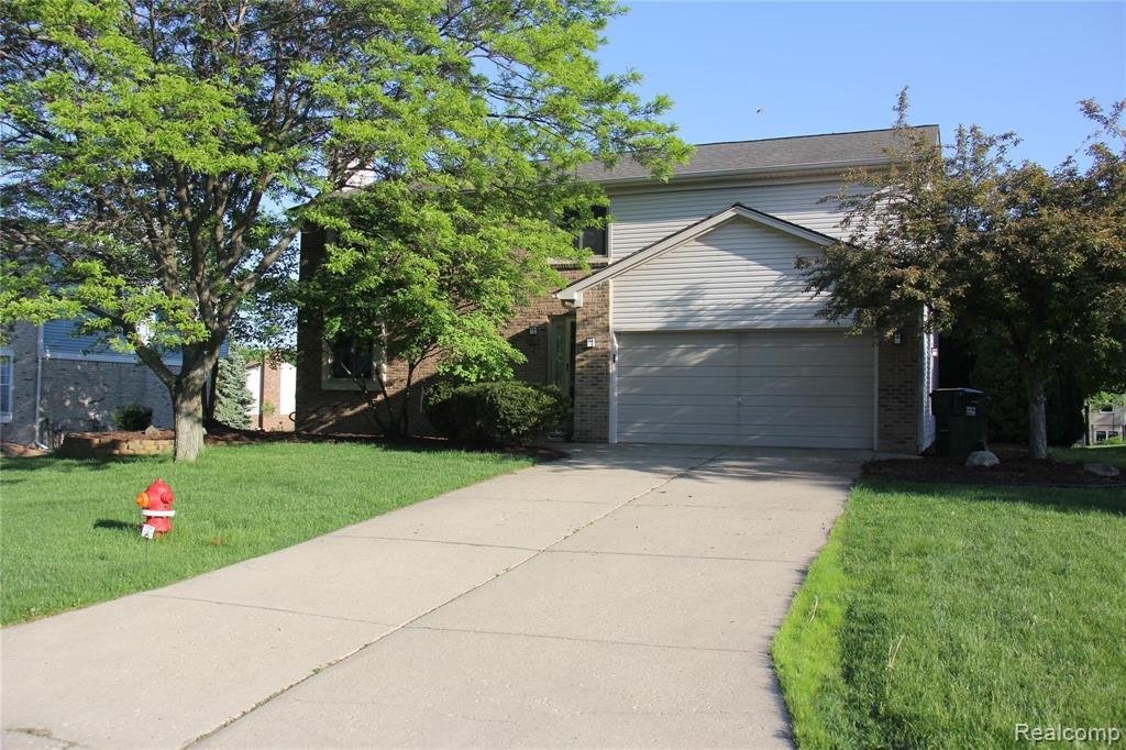 Rochester Hills House: 1947 N Fairview Ln