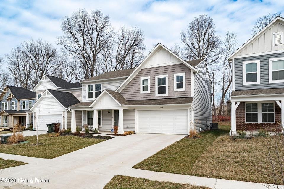 Louisville House: 17809 Bridle Run Dr