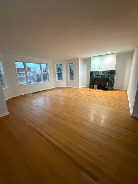 Chicago Apartment: 6825 S Crandon Ave