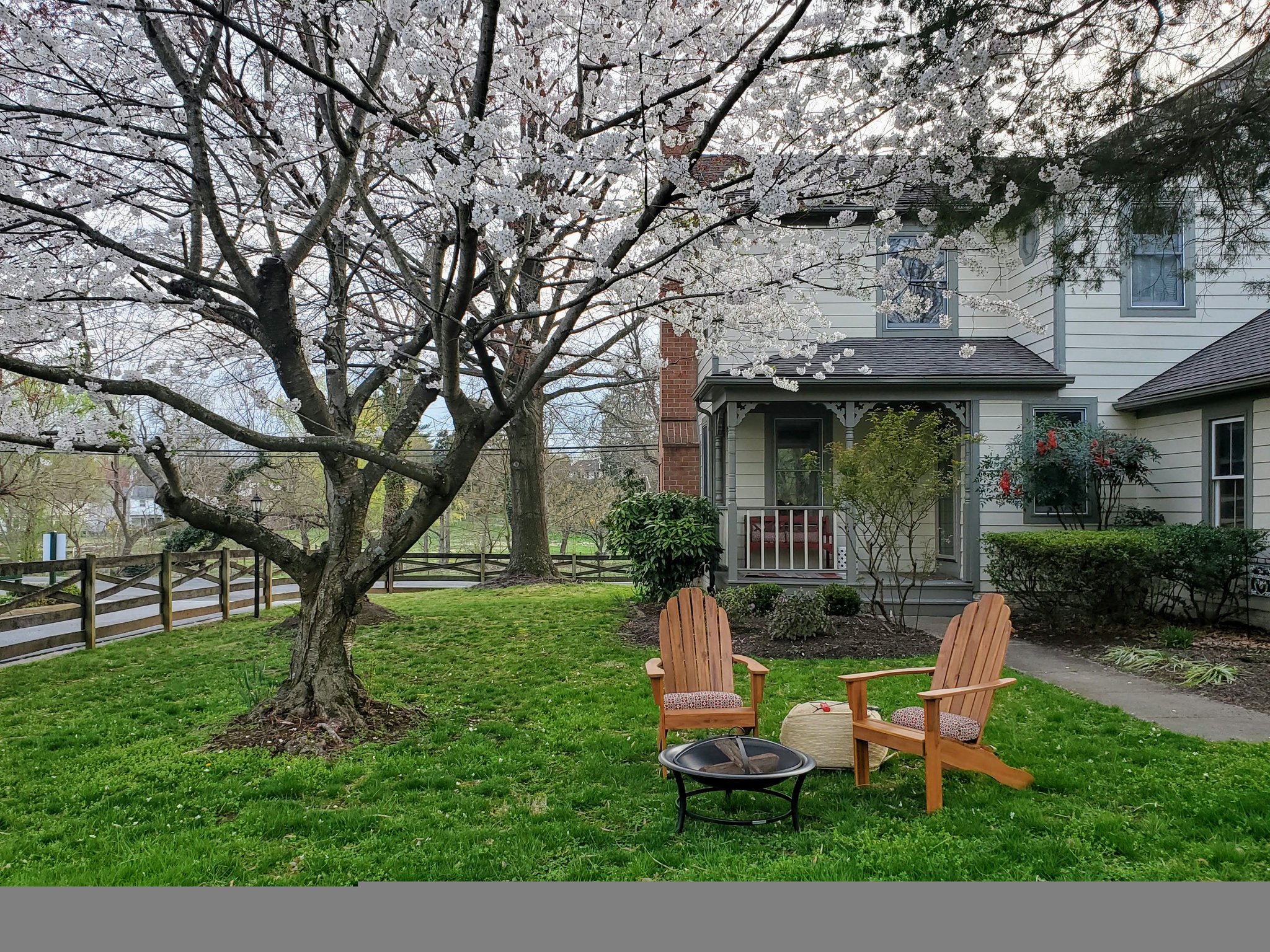 Leesburg House: 334 Loudoun St SW