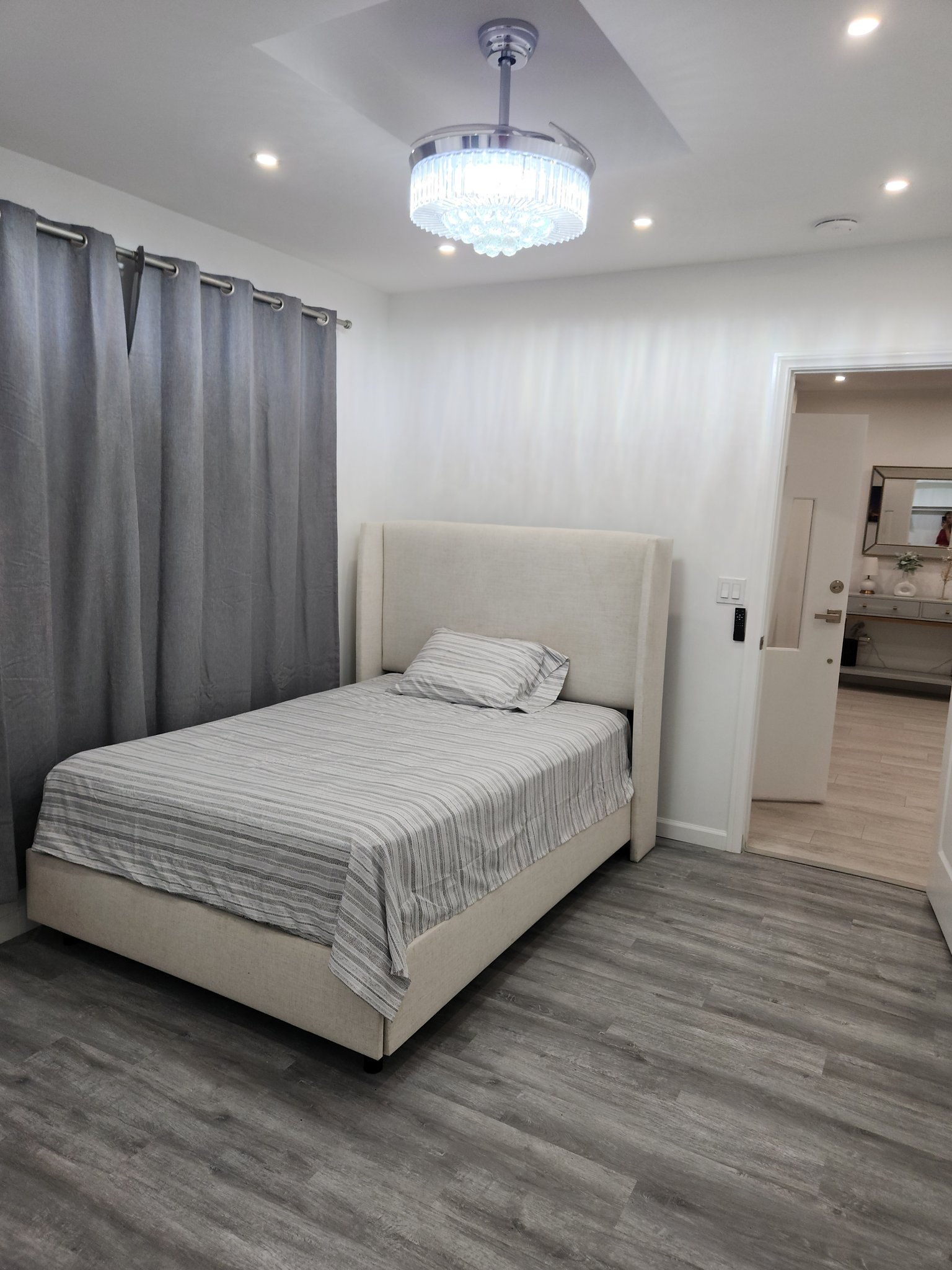 Los Angeles House: 3687 2nd Ave