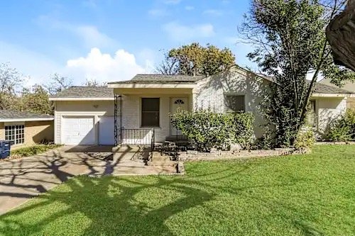 Fort Worth House: 3827 Cornish Ave