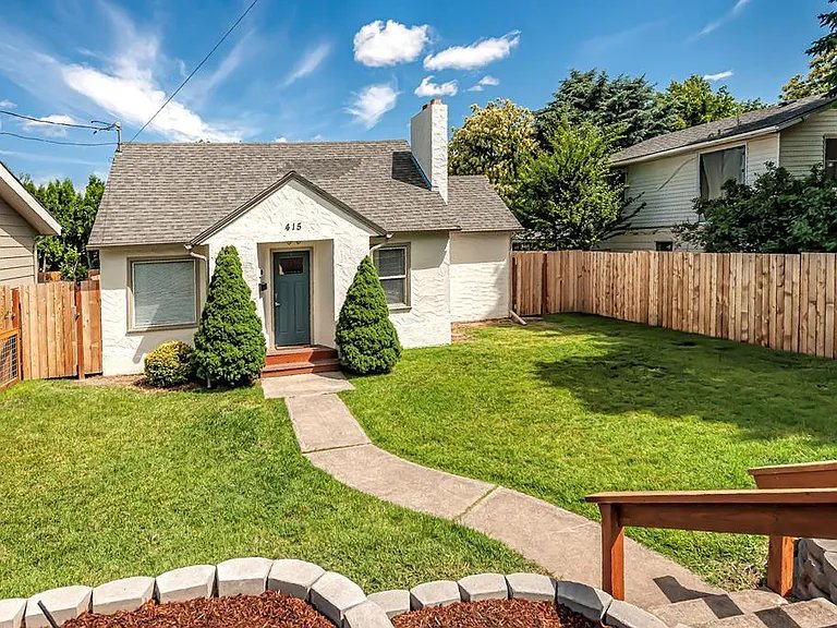 College Place House: 415 SE 5th St