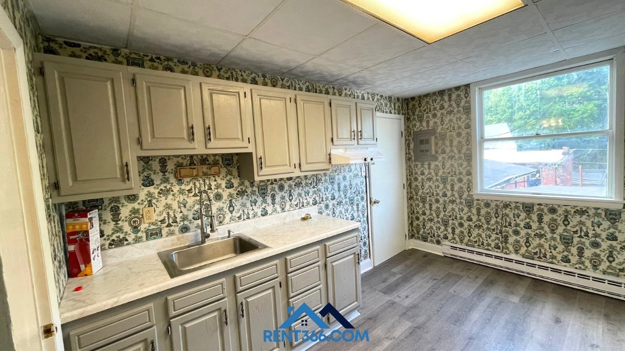Ashland Condo: 929 Centre St, Ashland, PA