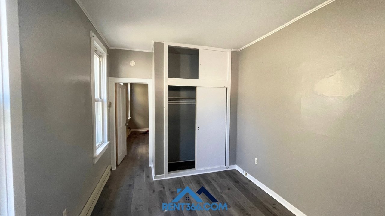 Ashland Apartment: 929 Centre St