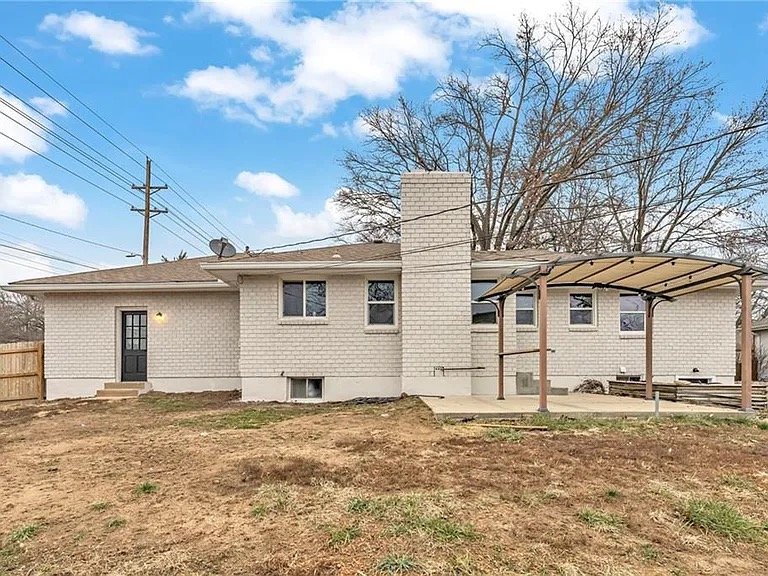 Raytown Townhome: 11601 E 62nd St