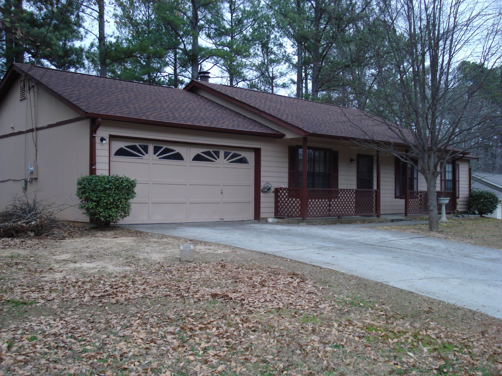 Snellville House: 2071 Walden Park Place