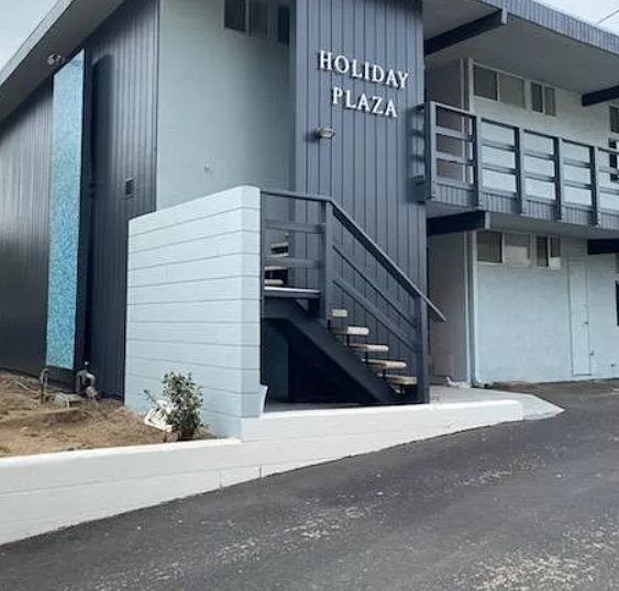 Santa Barbara Apartment: 609 De La Vina Street