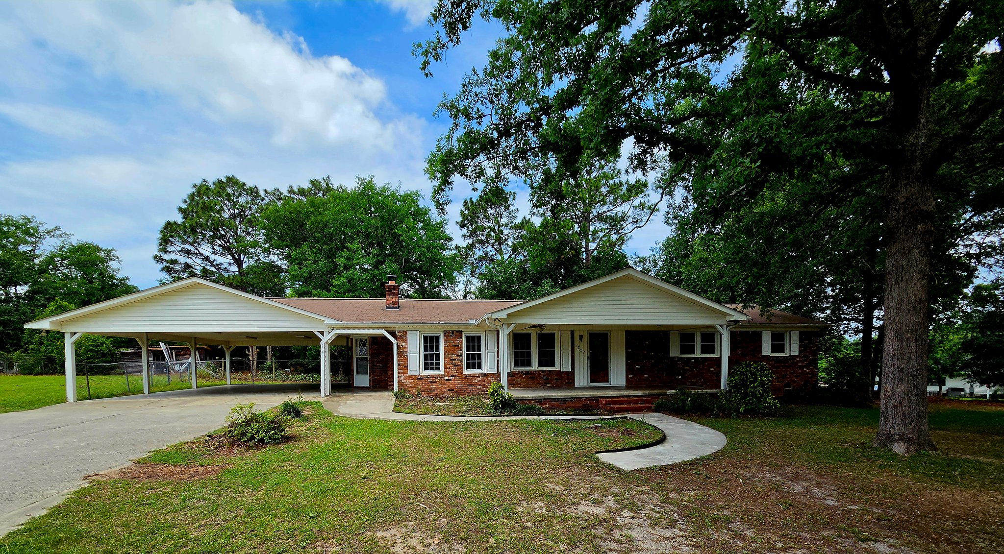 West Columbia House: 1227 Pond Dr