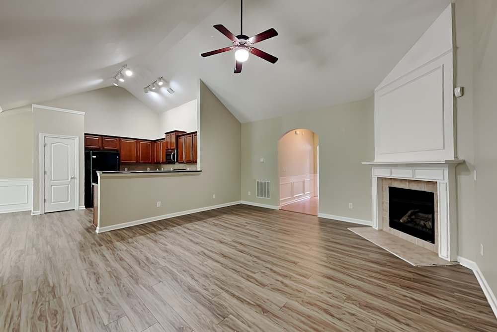 loganville House: 1953 Temple Park Dr