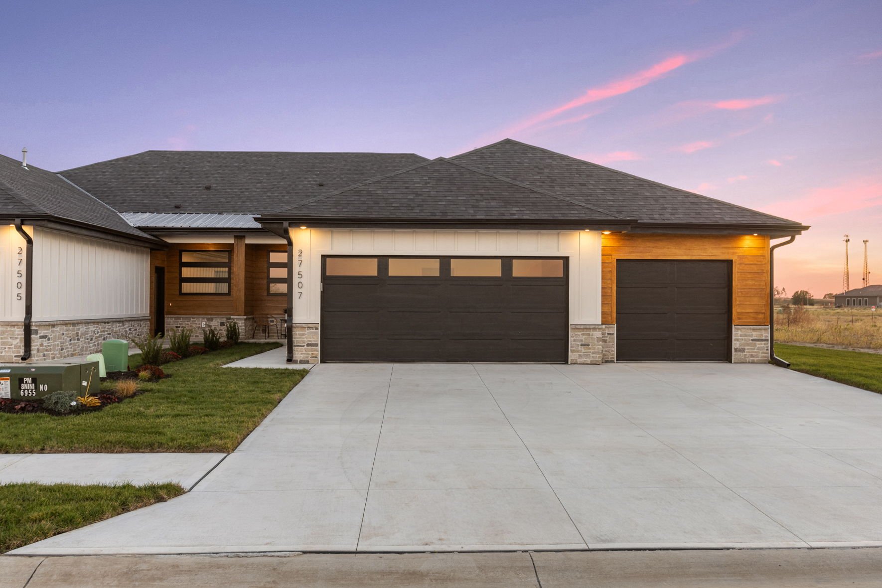 Valley Townhome: 27507 Heron Street
