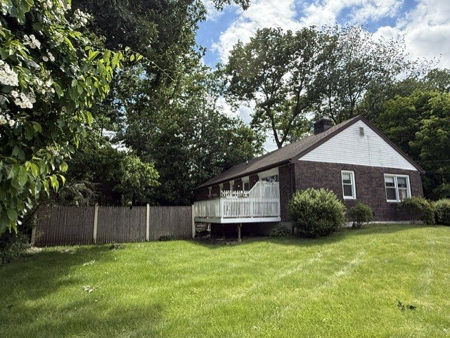 Bridgeport House: 74 Village Lane