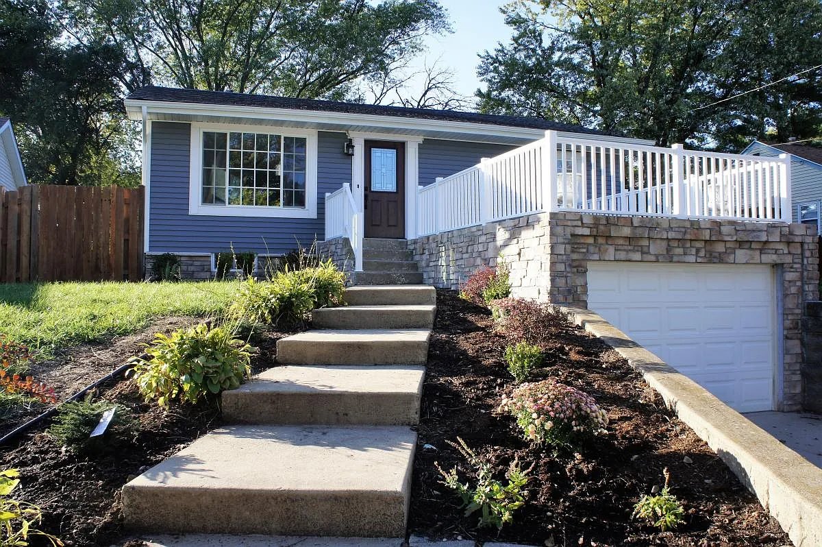 Johnsburg House: 4213 Riverview Dr